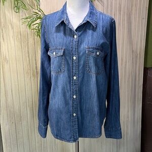 Universal Thread Soft Blue Denim Button Up Shirt, Size Medium, NWOT, Pockets